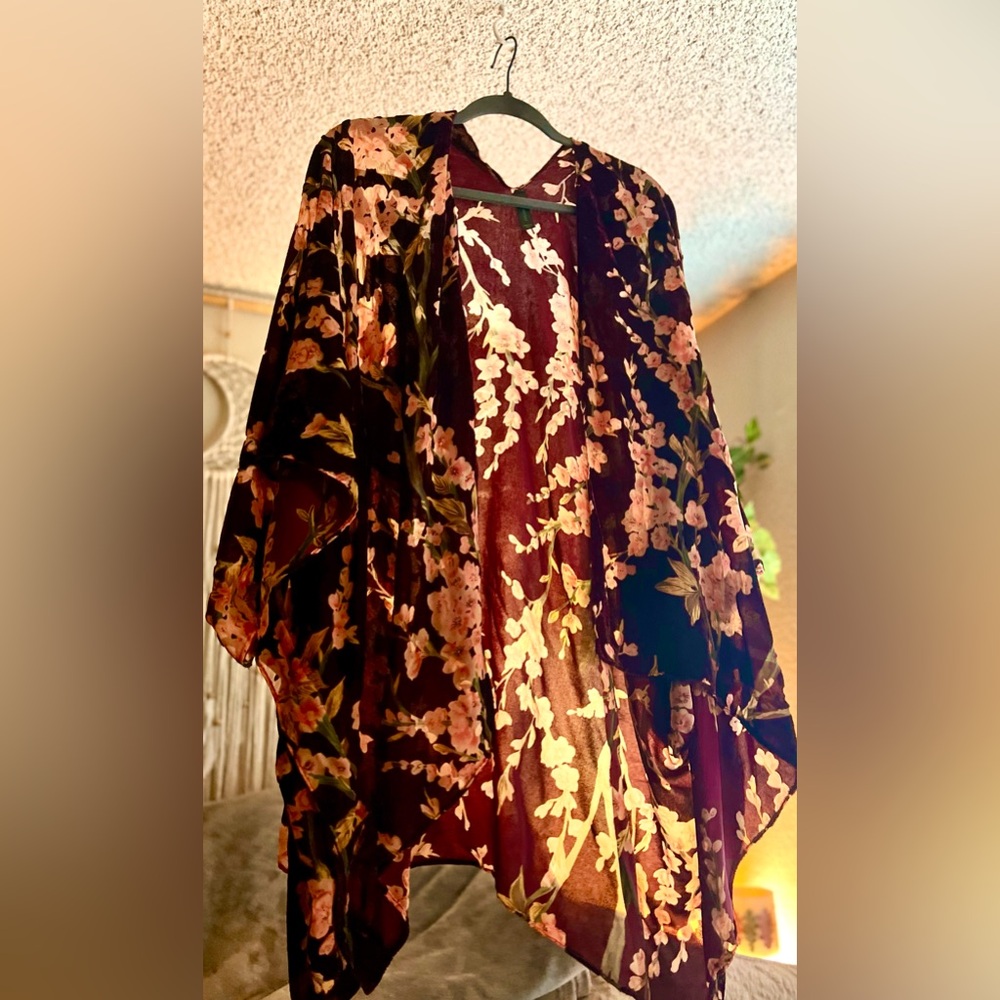 Lane Bryant- Floral Kimono style Wrap, Burgundy with Pink and peach Accents